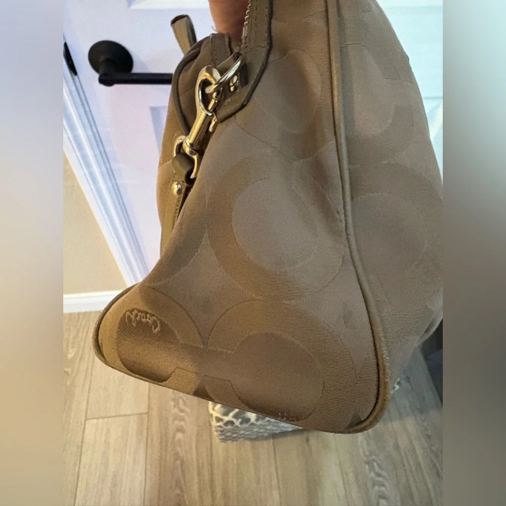 EUC Coach Signature Jacquard Satchel Tan Beige - Picture 13 of 13